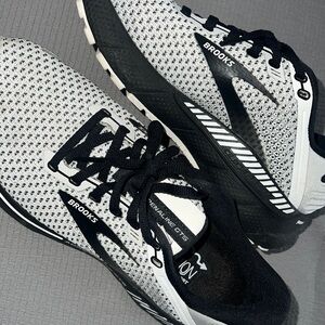 Shoes brooks
